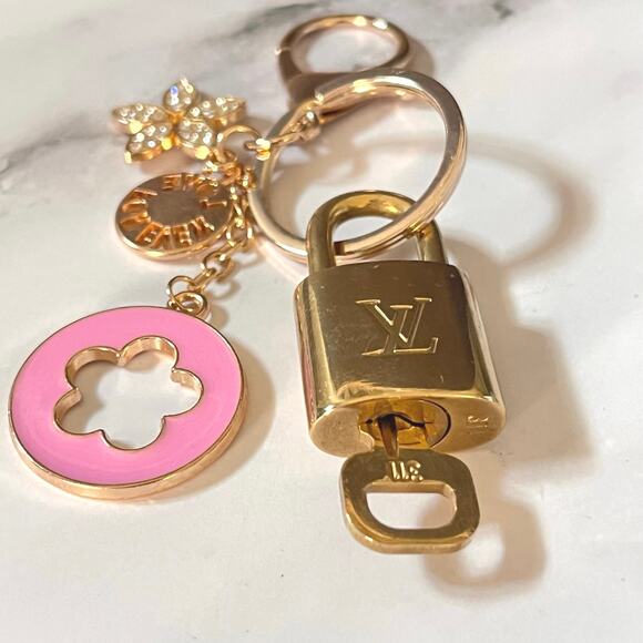 Louis Vuitton Lock & Key Set #311 with a Pink Flower Charm Keychain - Picture 1 of 5